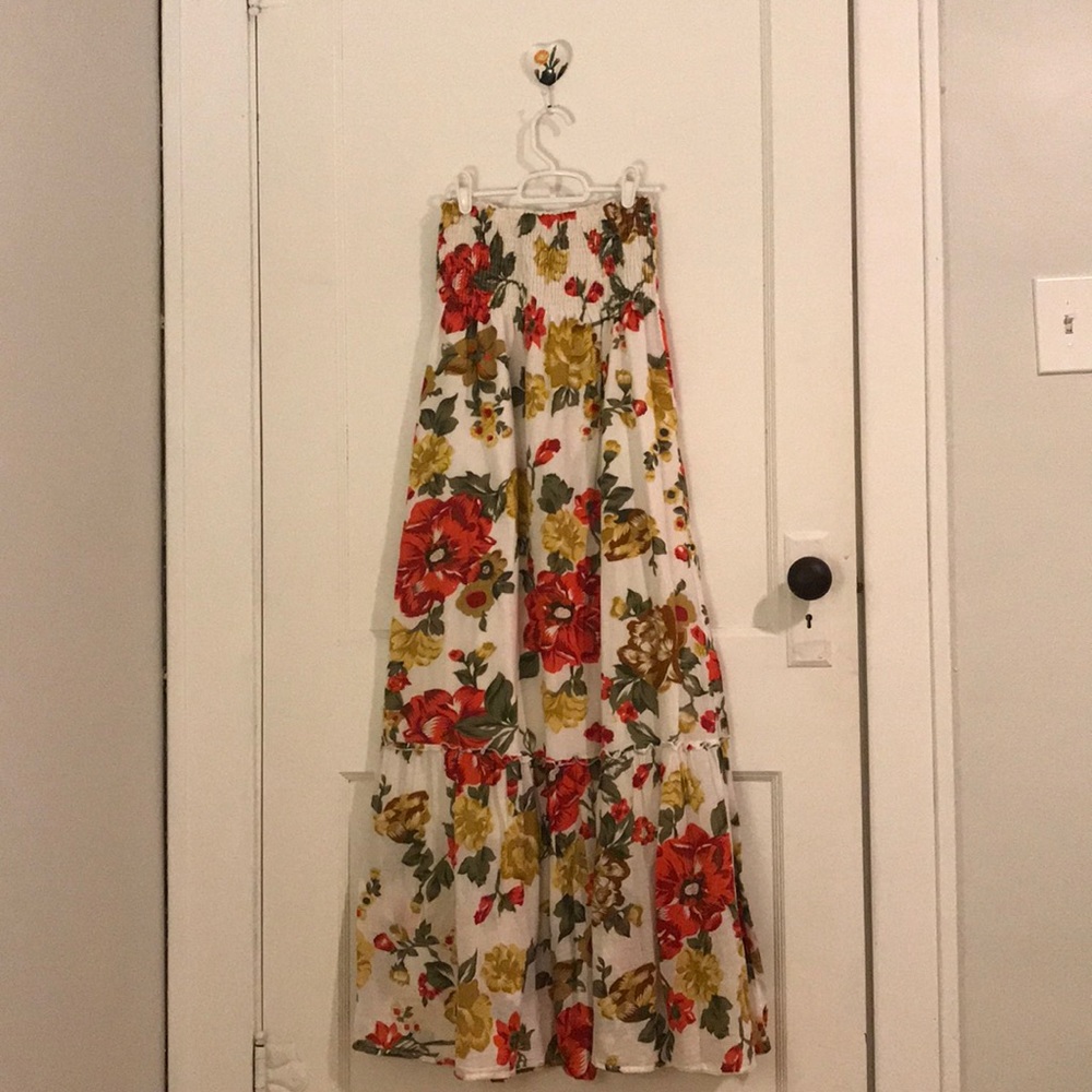 Strapless maxi dress with floral pattern